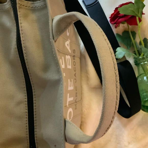 Marc Jacobs Cream Interior Tote - Picture 9 of 11